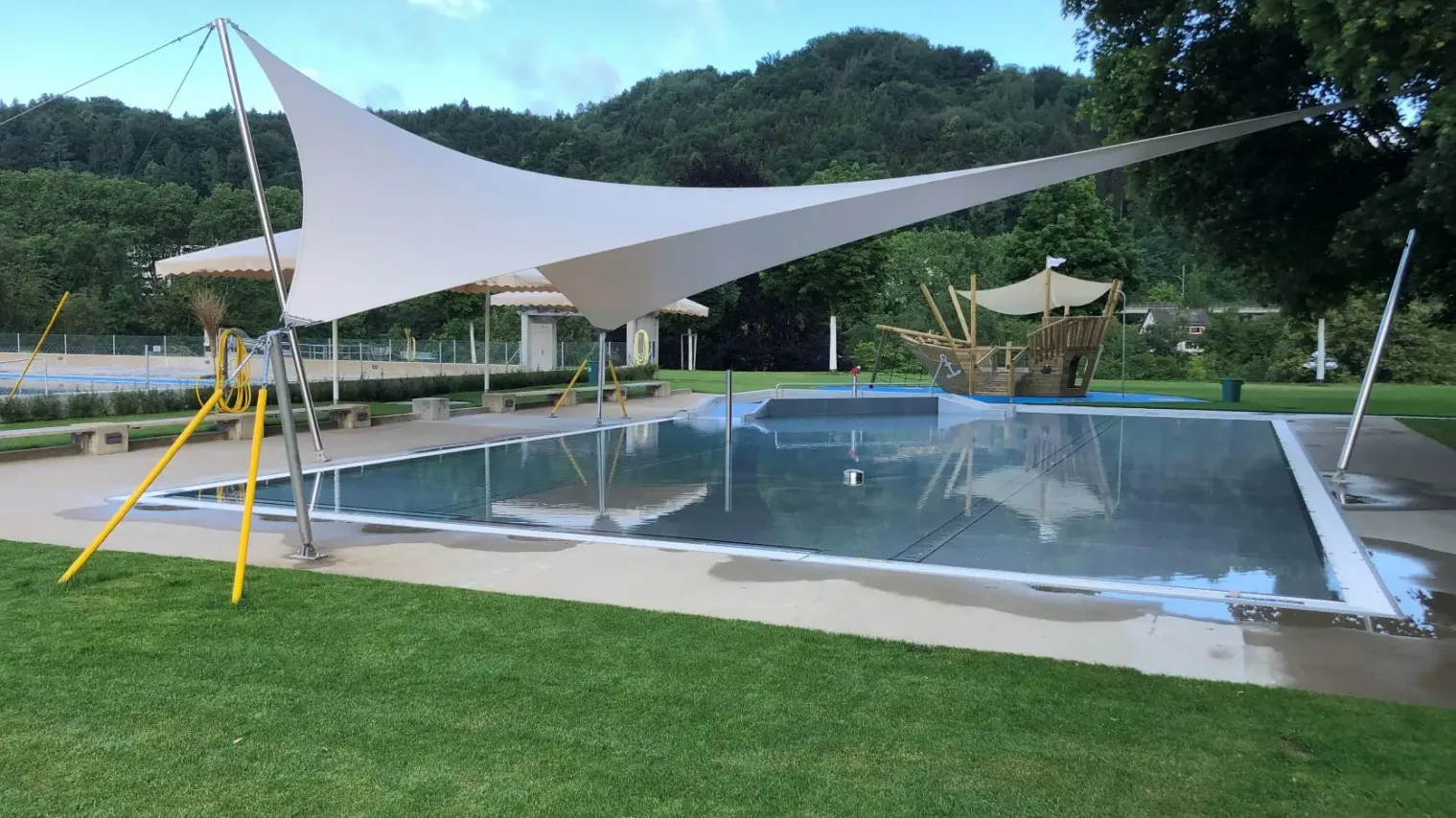 baden terrassenbad schweiz kinderplansch becken fun