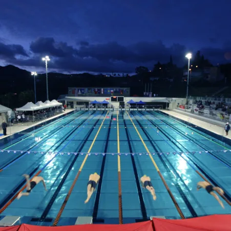 hsb edelstahlschwimmbecken hero overlay sport